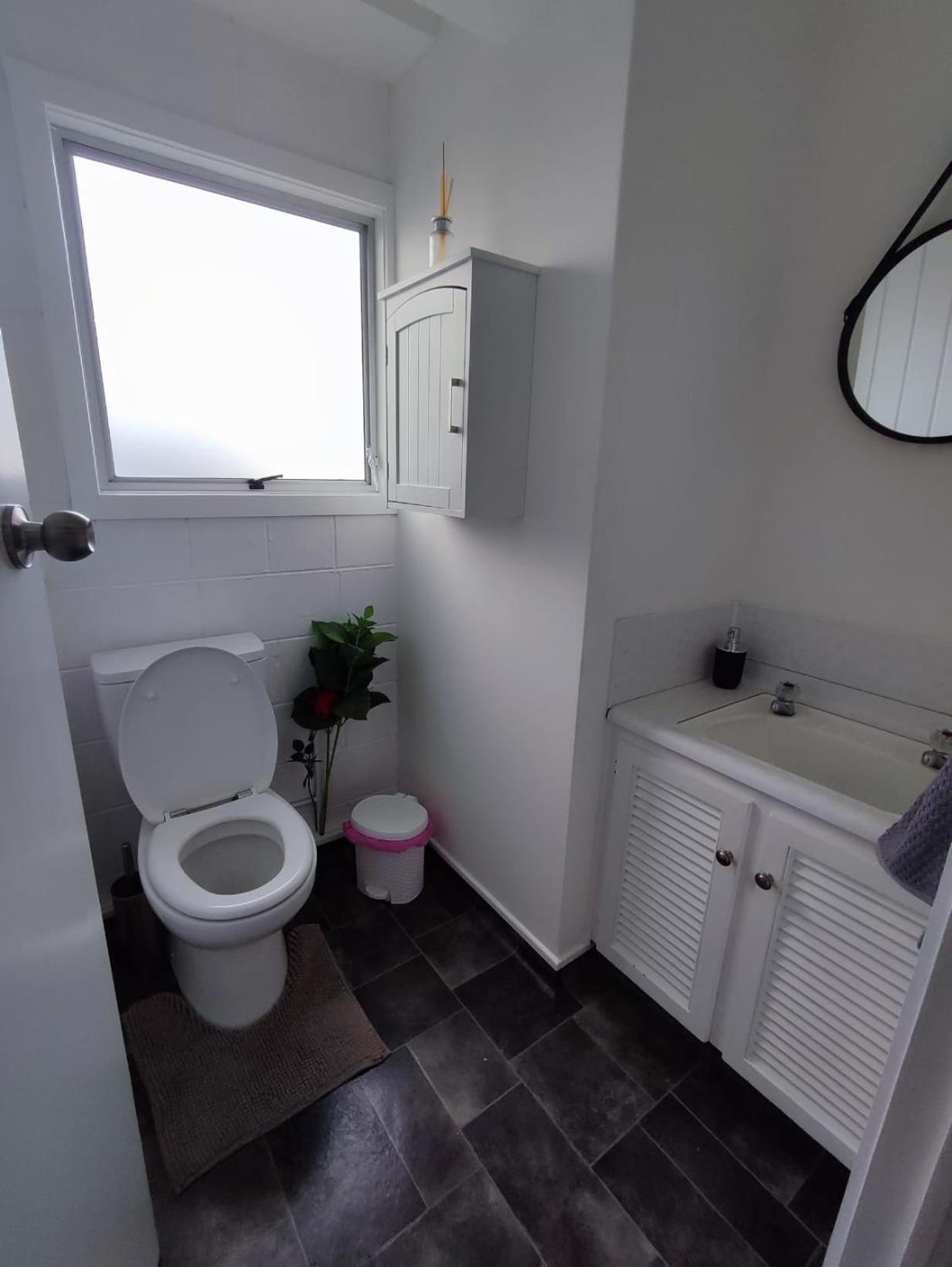 Home With Sea Views New Plymouth Bagian luar foto